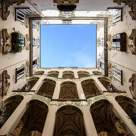Palazzo Dello Spagnolo * Neapol