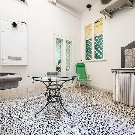 Palazzo Dello Spagnolo Naples