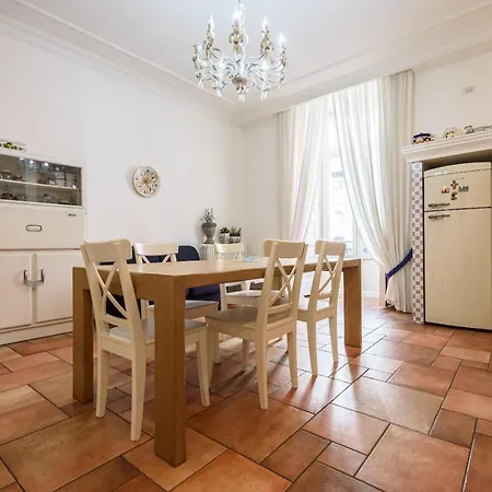 Palazzo Dello Spagnolo Apartment Naples
